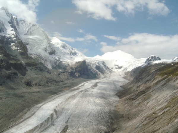 Austria-ghiacciaio Pasterze-sotto Il Monte Grossglockner 3798m.