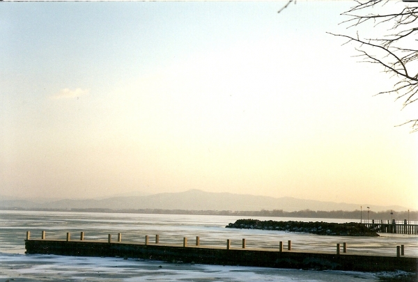 Gennaio 2002. Lago Trasimeno Ghiacciato.