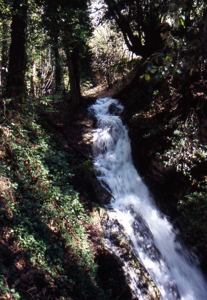 Ii°salto Cascata Menotre-aprile 2004