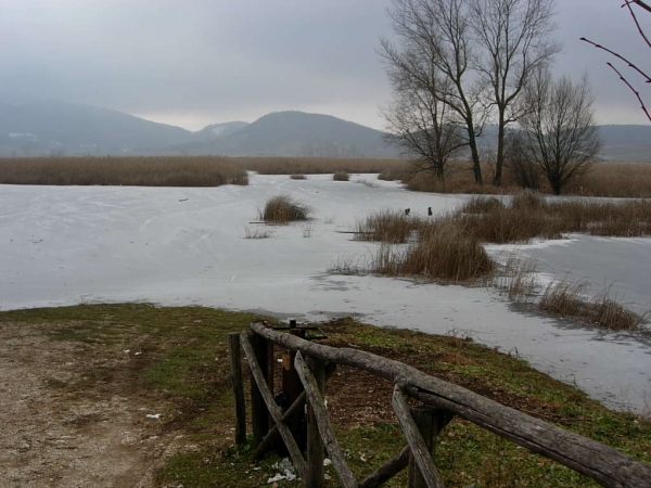 Lago di Colfiorito gelato