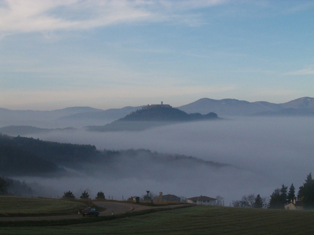 Monte S.Maria Tiberina , nebbia il 1° febbraio 2004