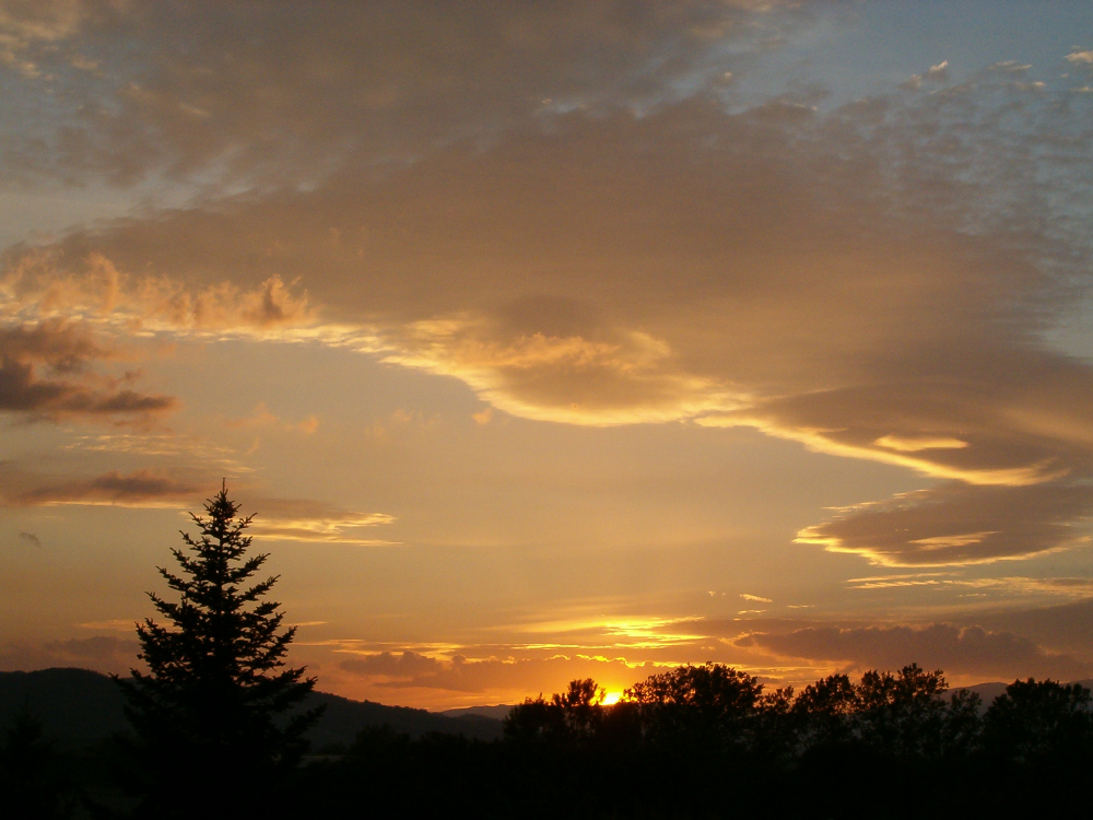 Tramonto fotografato da casa mia (maggio 2005)